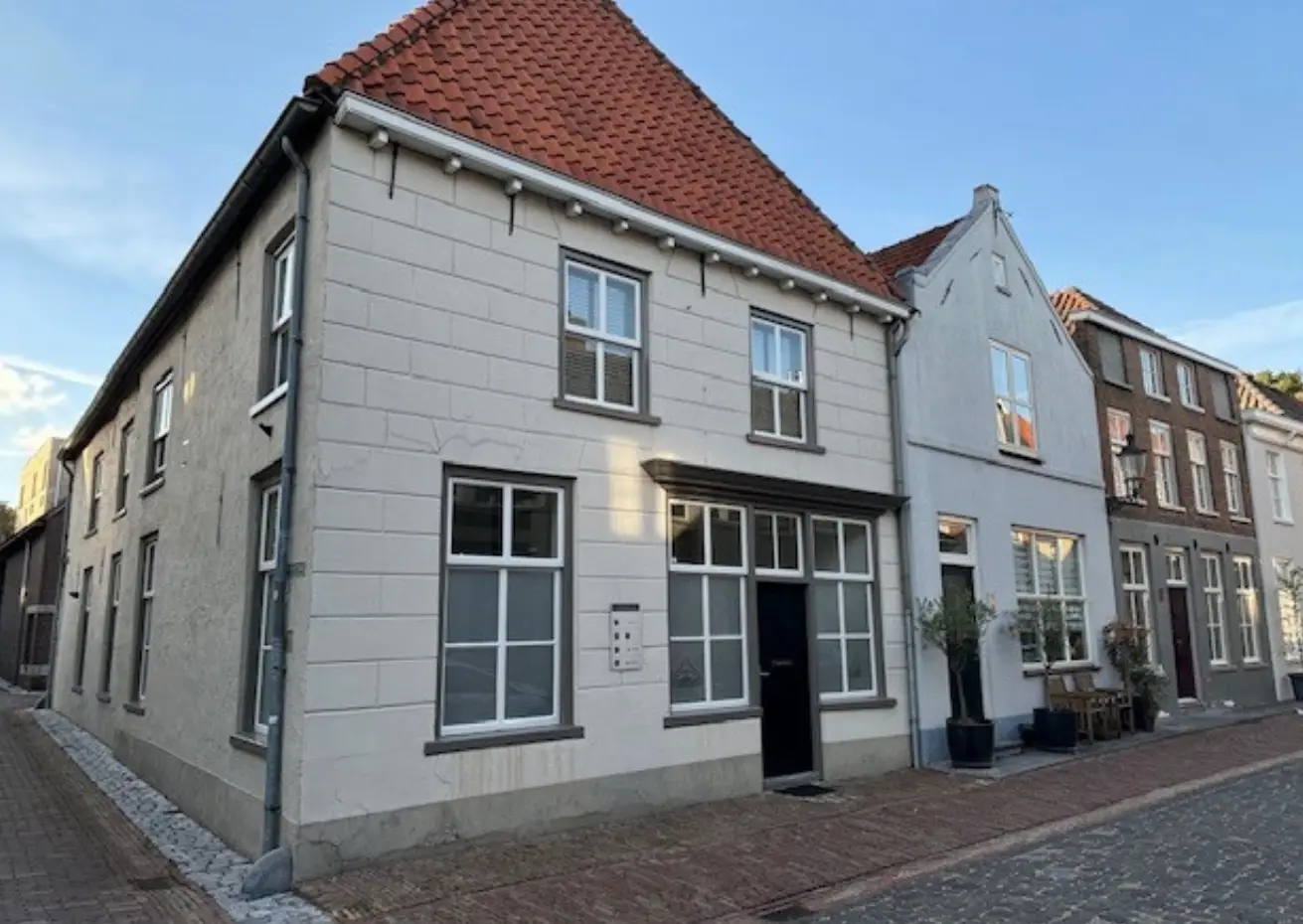 Buitenkant van de Pilates studio in Ravenstein met moderne uitstraling