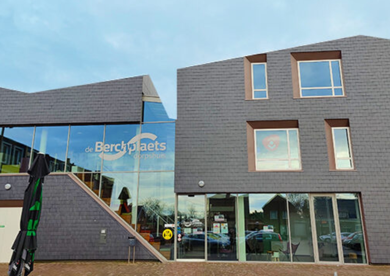 Buitenkant van de Pilates studio in Berghem met moderne uitstraling